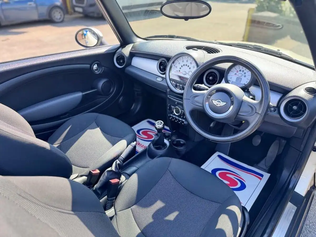 2011-mini-cooper-16-one-98bhp-convertible-2d-big-9