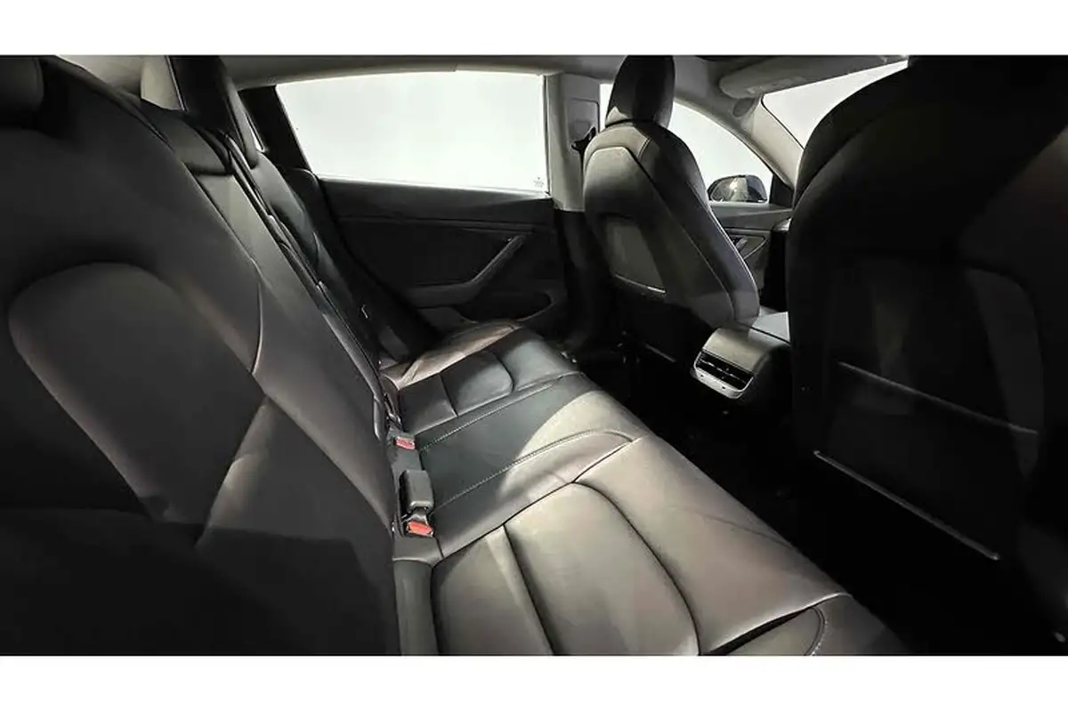 2020-tesla-model-3-e-performance-big-27