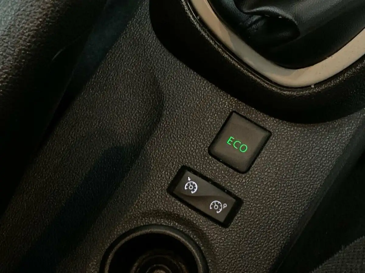 2019-renault-captur-09-tce-play-big-45