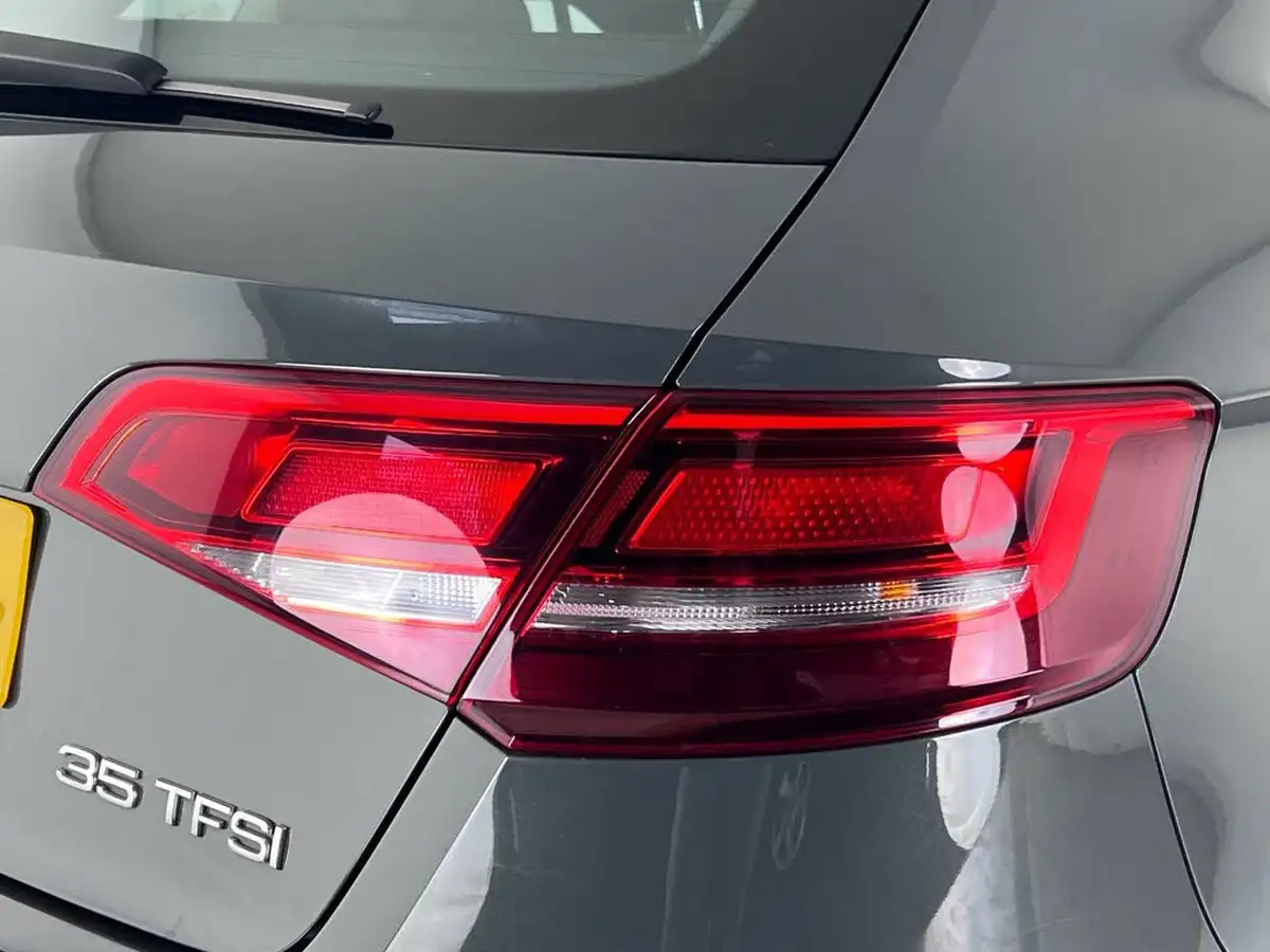 2018-audi-a3-15-35-tfsi-sportback-5d-s-tronic-big-9