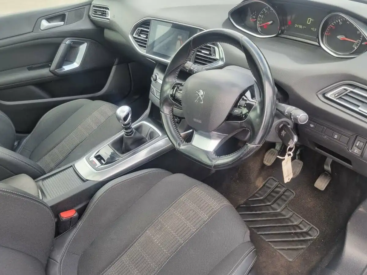 2019-peugeot-308-sw-12-puretech-allure-130bhp-big-3
