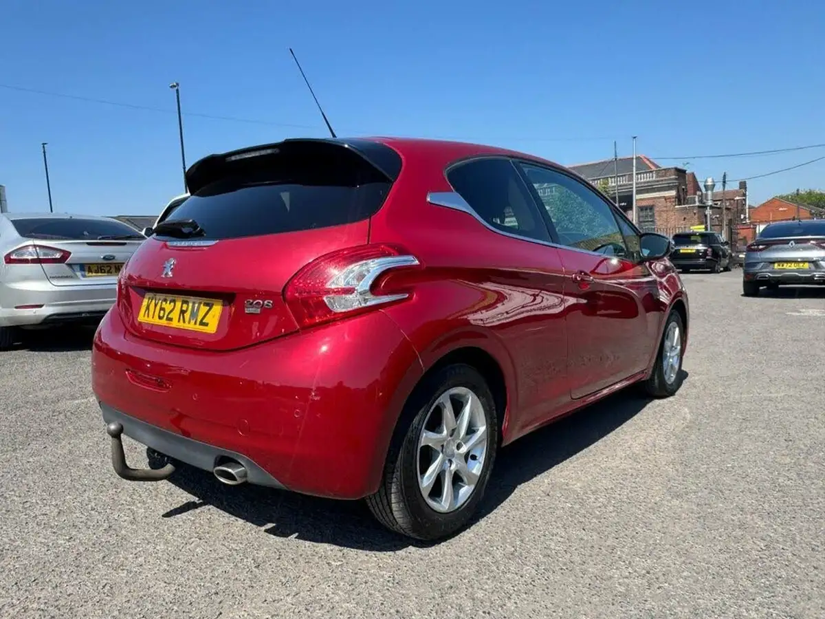 2012-peugeot-208-14td-allure-14e-hdi-ss-3d-egc-big-1