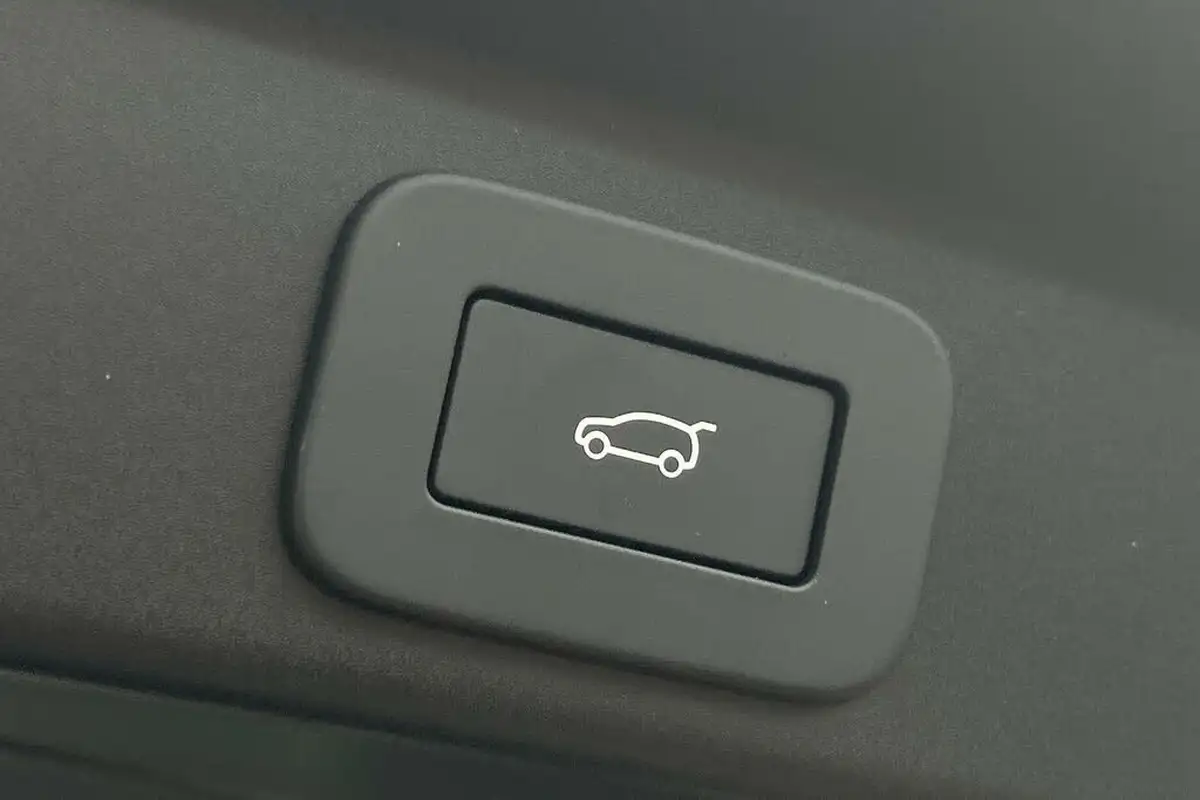 2024-jaguar-f-pace-20-d200-r-dynamic-se-black-90th-anniversary-edition-big-31