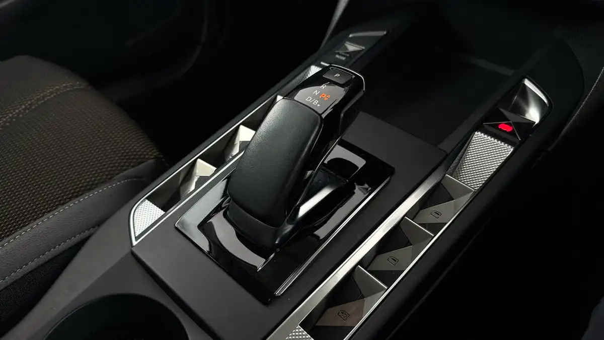 2021-ds-ds-3-crossback-e-tense-prestige-big-18