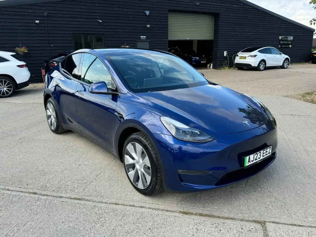 2023-tesla-model-y-e-long-range-big-18