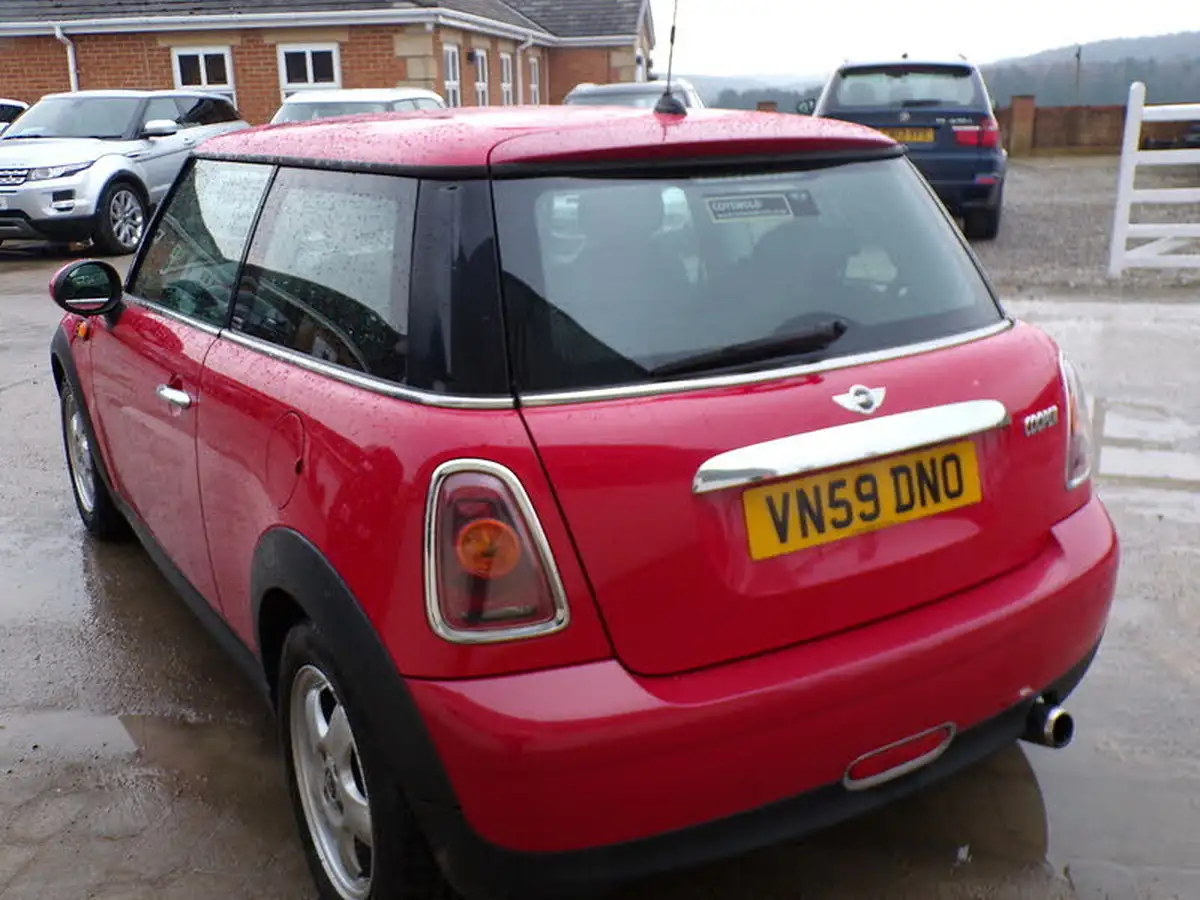 2009-mini-cooper-16-cooper-120bhp-hatchback-3d-big-4