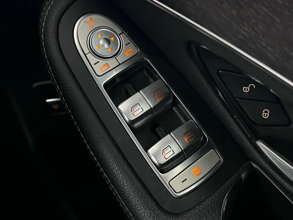 2019-mercedes-benz-glc-class-20d-glc220d-amg-line-station-wagon-5d-4matic-plus-big-36