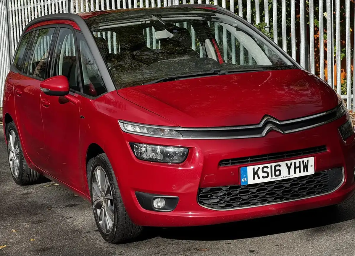 2016-citroen-grand-c4-picasso-16bluehdi-exclusive-big-44