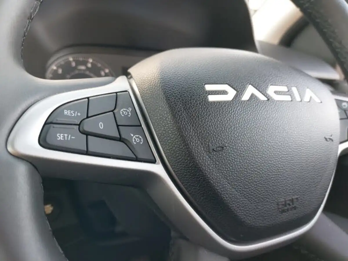 2024-dacia-sandero-stepway-10-tce-extreme-90bhp-big-16