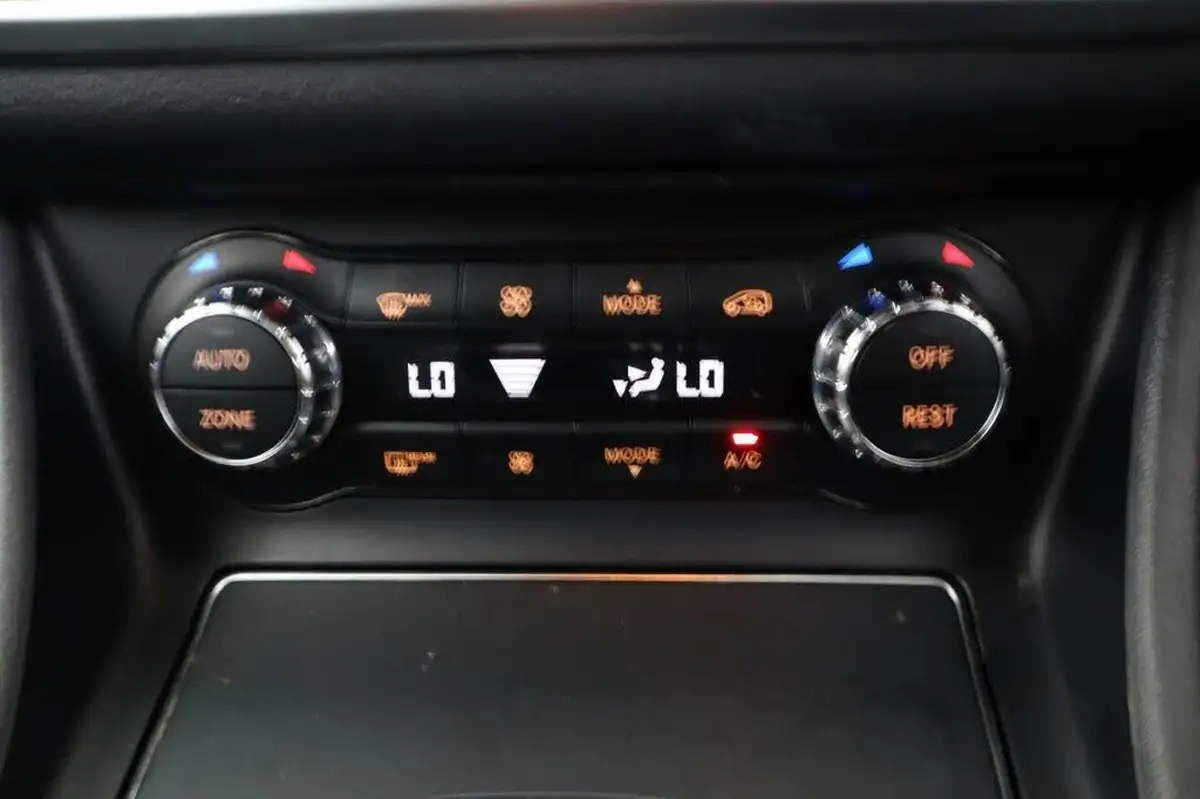 2020-mercedes-benz-gla-class-16-gla-200-amg-line-edition-7g-dct-big-22