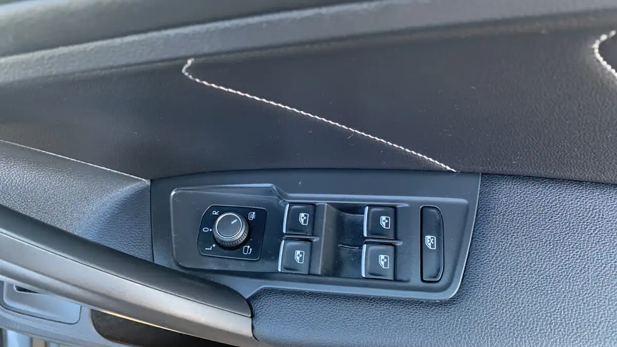 2022-volkswagen-tiguan-allspace-15-tsi-r-line-big-21