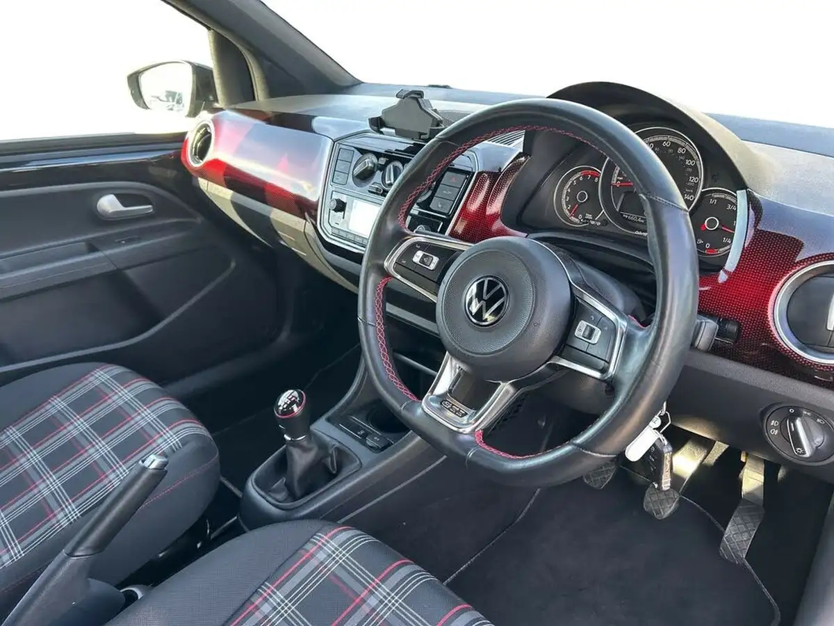 2022-volkswagen-up-10-gti-5d-big-7