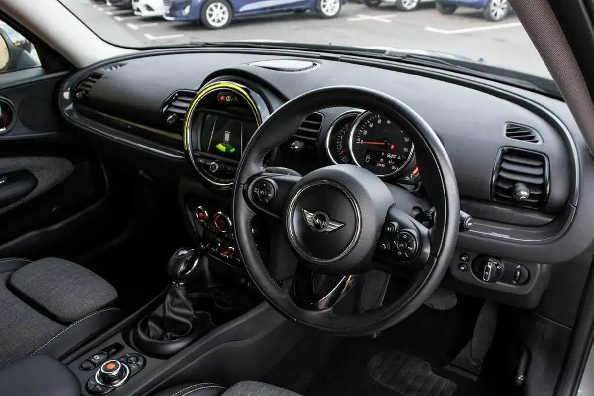 2018-mini-clubman-15-cooper-auto-big-4