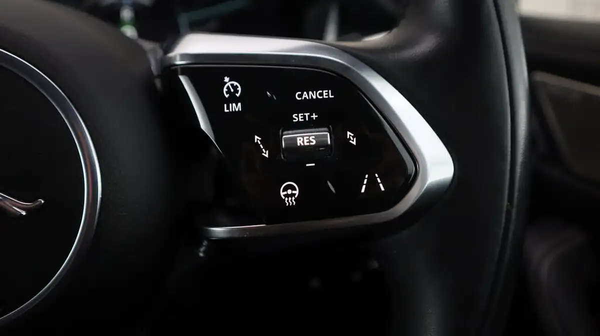 2022-jaguar-i-pace-ev400-hse-black-big-24