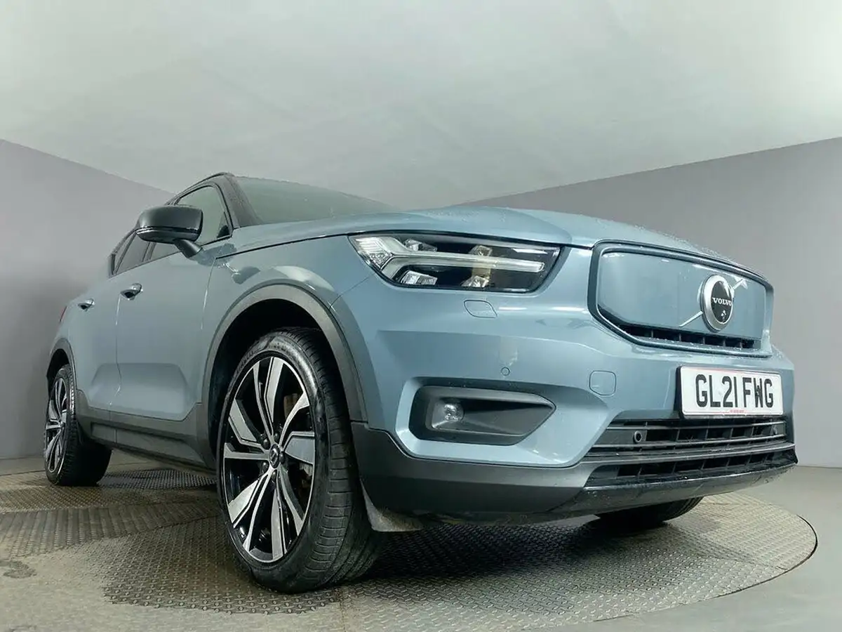 2021-volvo-xc40-e-p8-first-edition-big-10