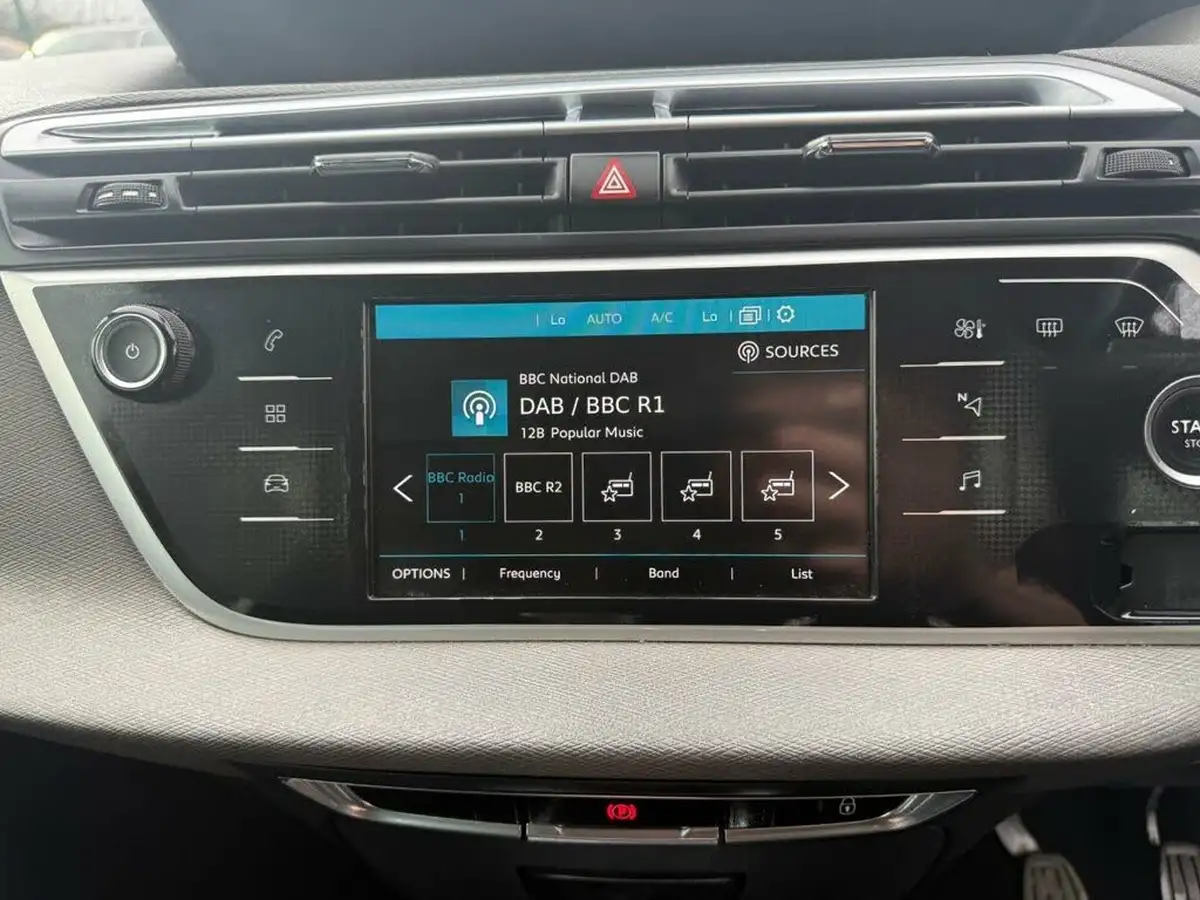 2017-citroen-grand-c4-picasso-16bluehdi-feel-big-21