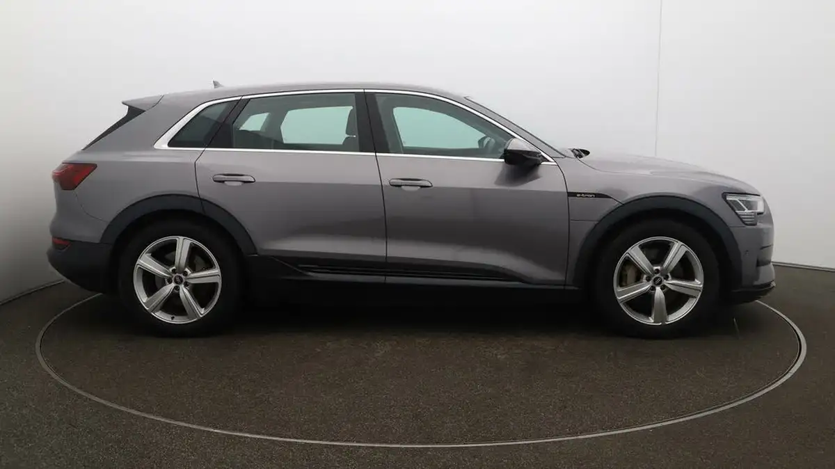 2021-audi-e-tron-55e-technik-station-wagon-big-42