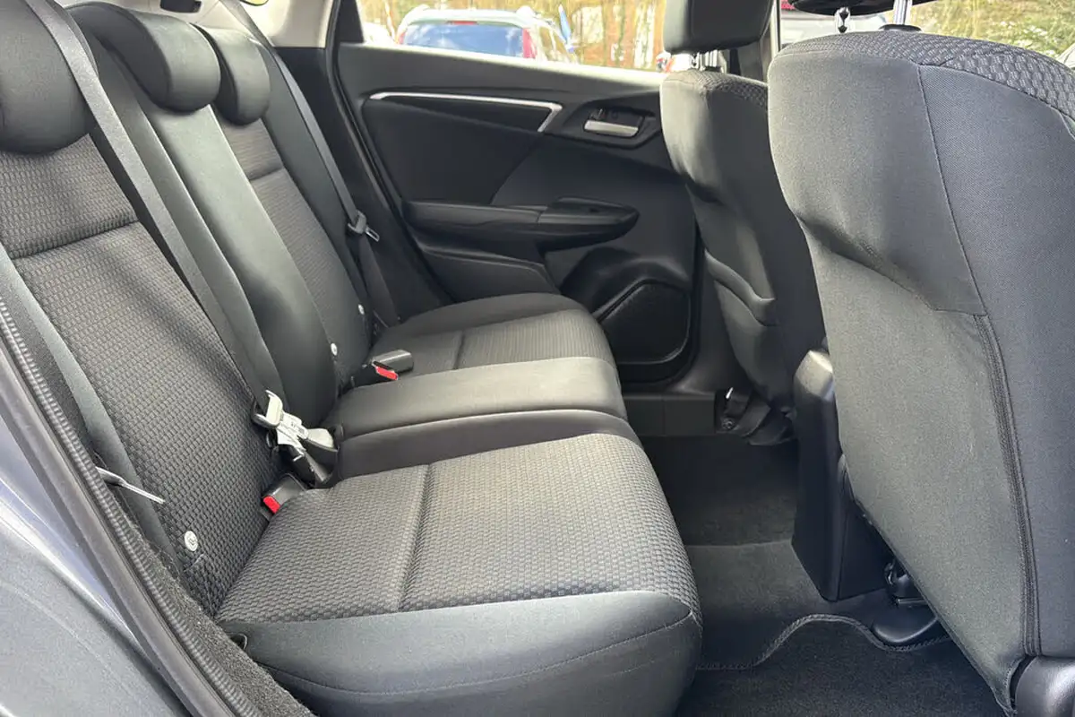 2019-honda-jazz-13-i-vtec-se-navi-cvt-big-26