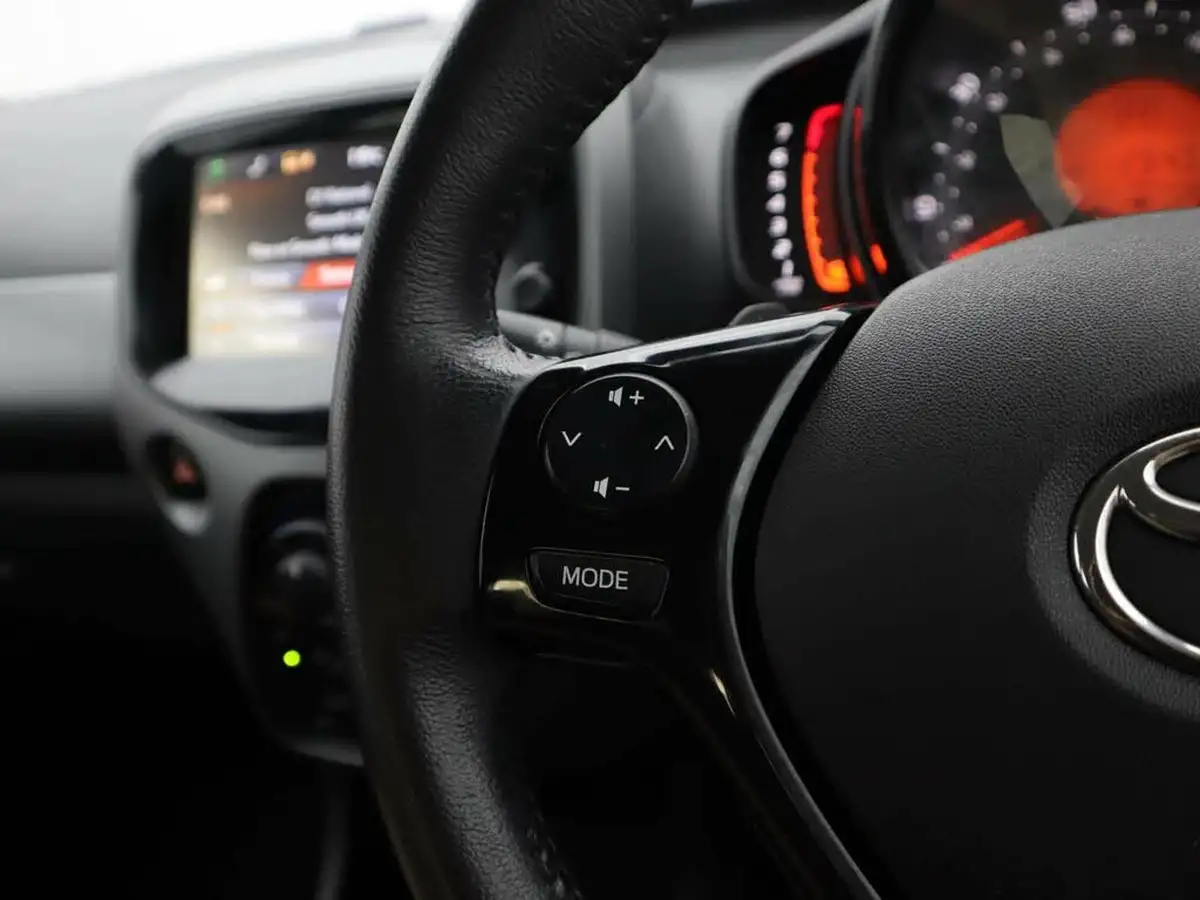 2019-toyota-aygo-10-vvt-i-x-play-tss-x-shift-big-35