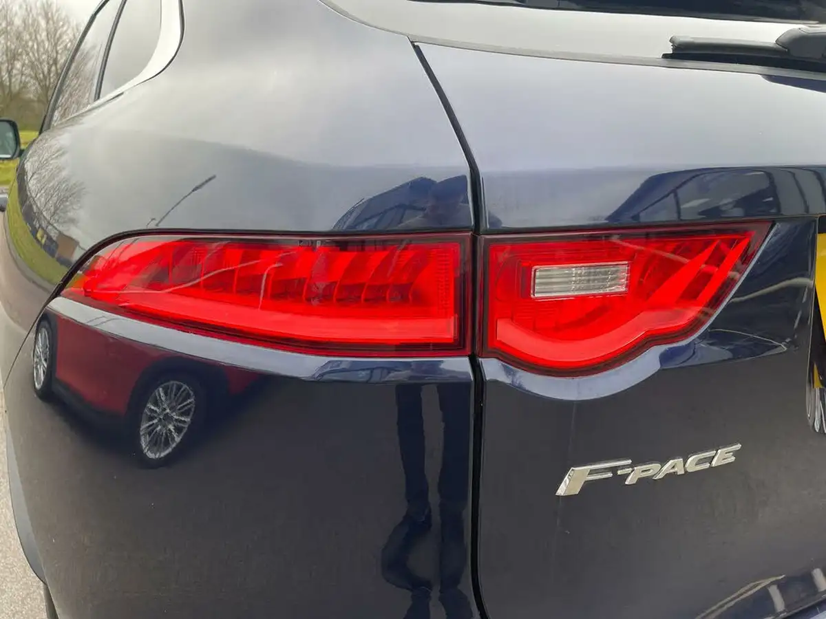 2017-jaguar-f-pace-20-i4d-portfolio-240ps-awd-ss-auto-big-40