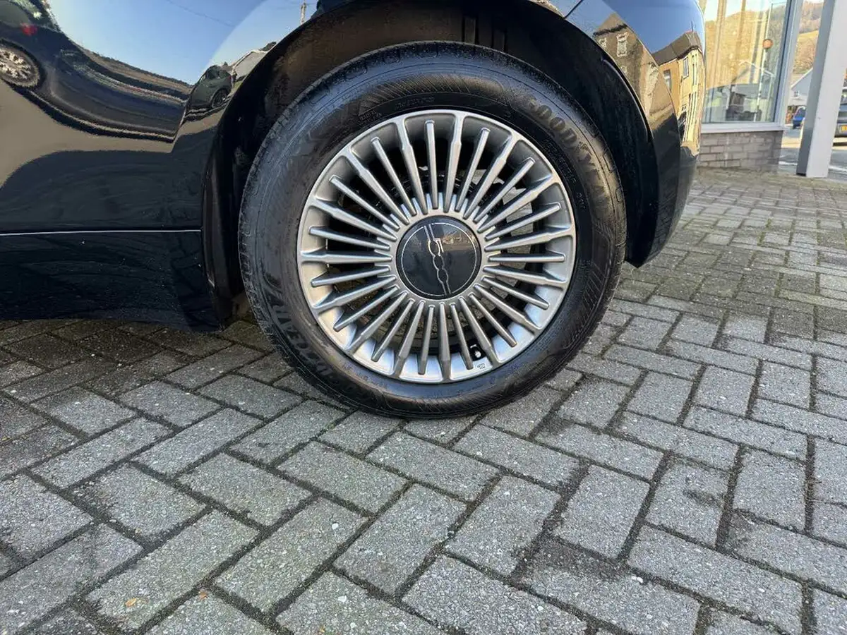 2024-fiat-500-e-red-117bhp-big-15