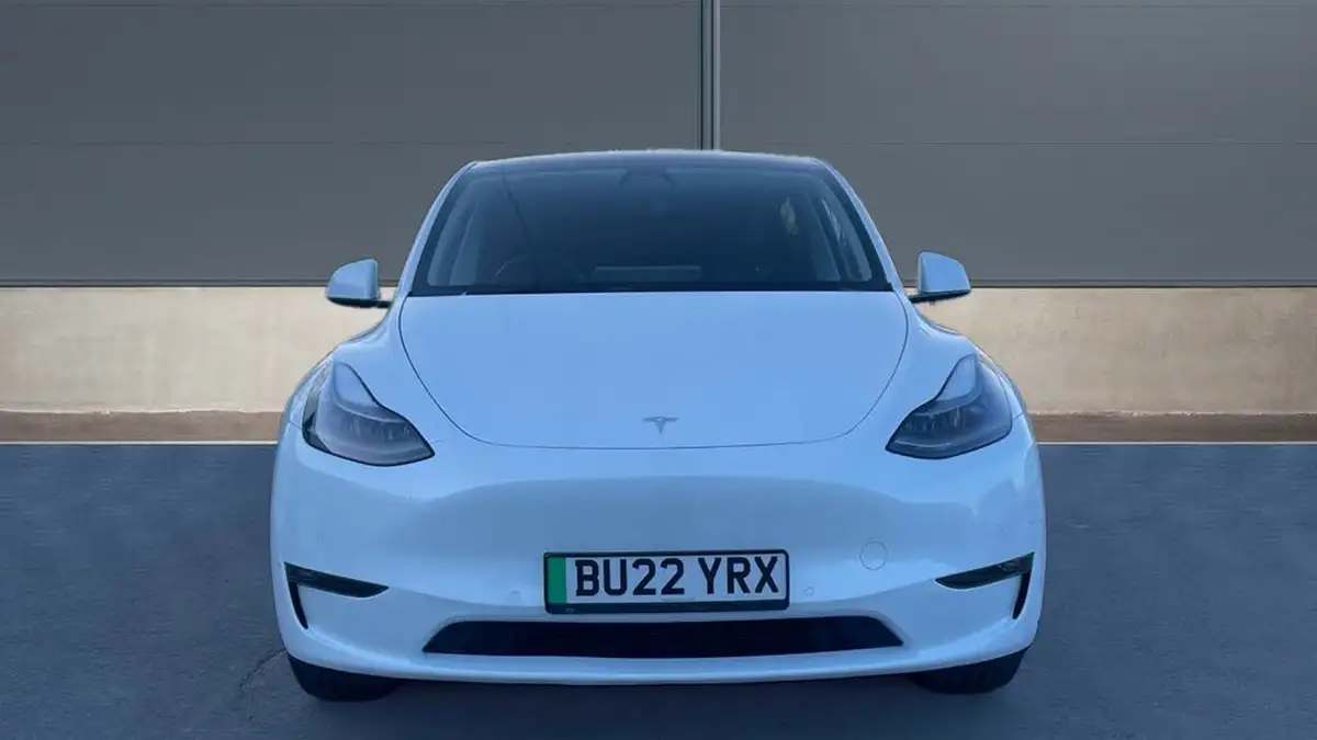 2022-tesla-model-y-e-long-range-big-1