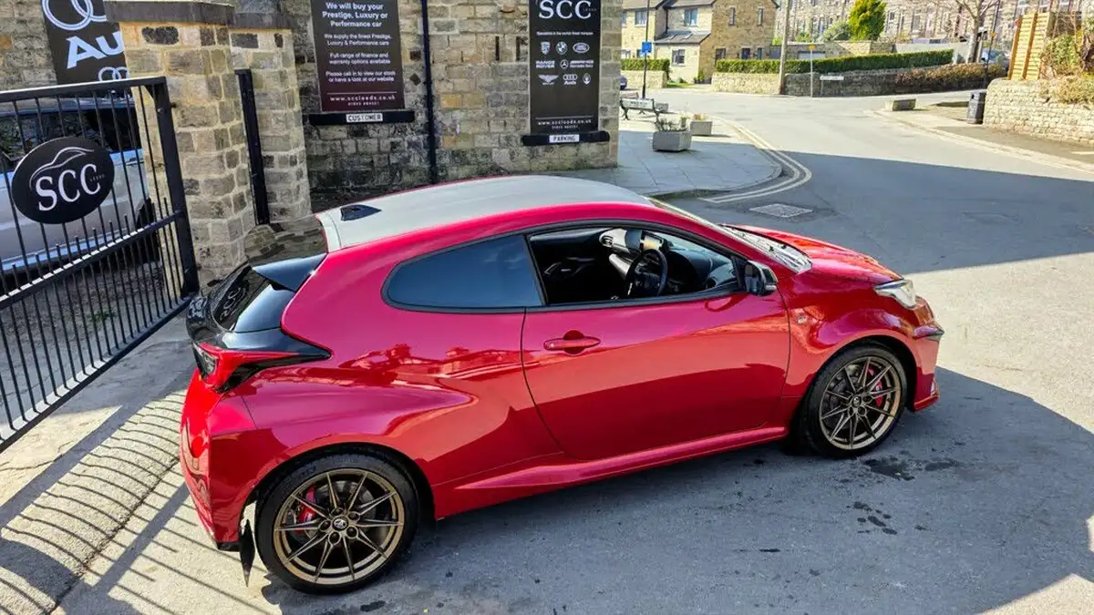 2021-toyota-yaris-16-gr-circuit-pack-big-6