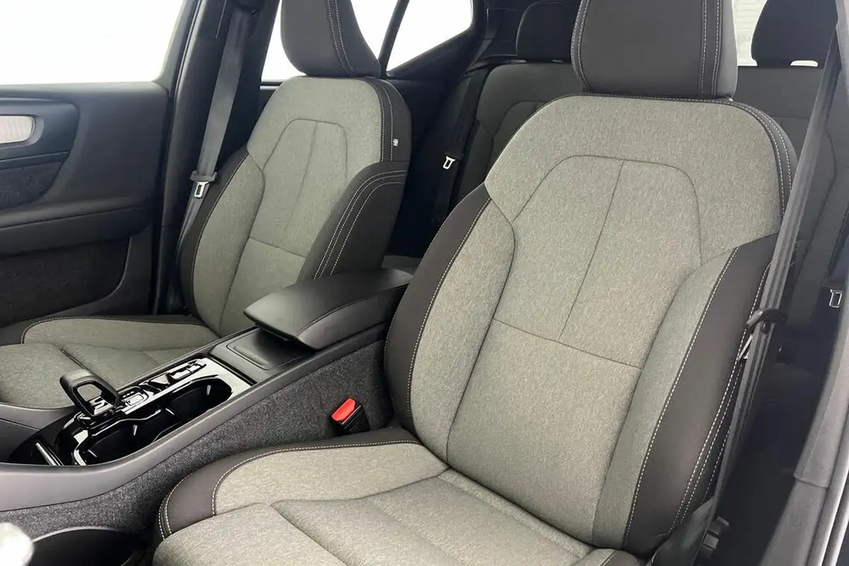 2024-volvo-xc40-20-b3-plus-big-31