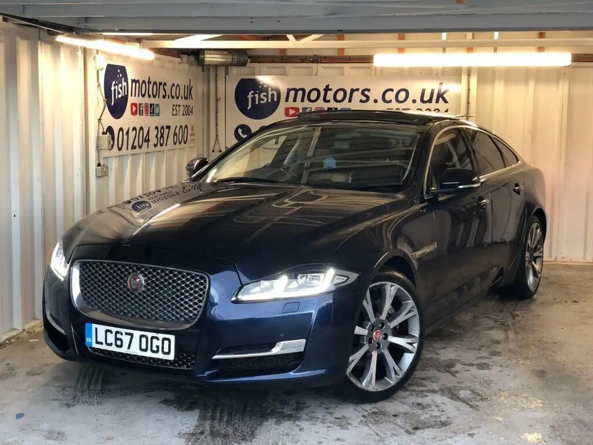 2017-jaguar-xj-series-30td-xj-premium-luxury-swb-big-10