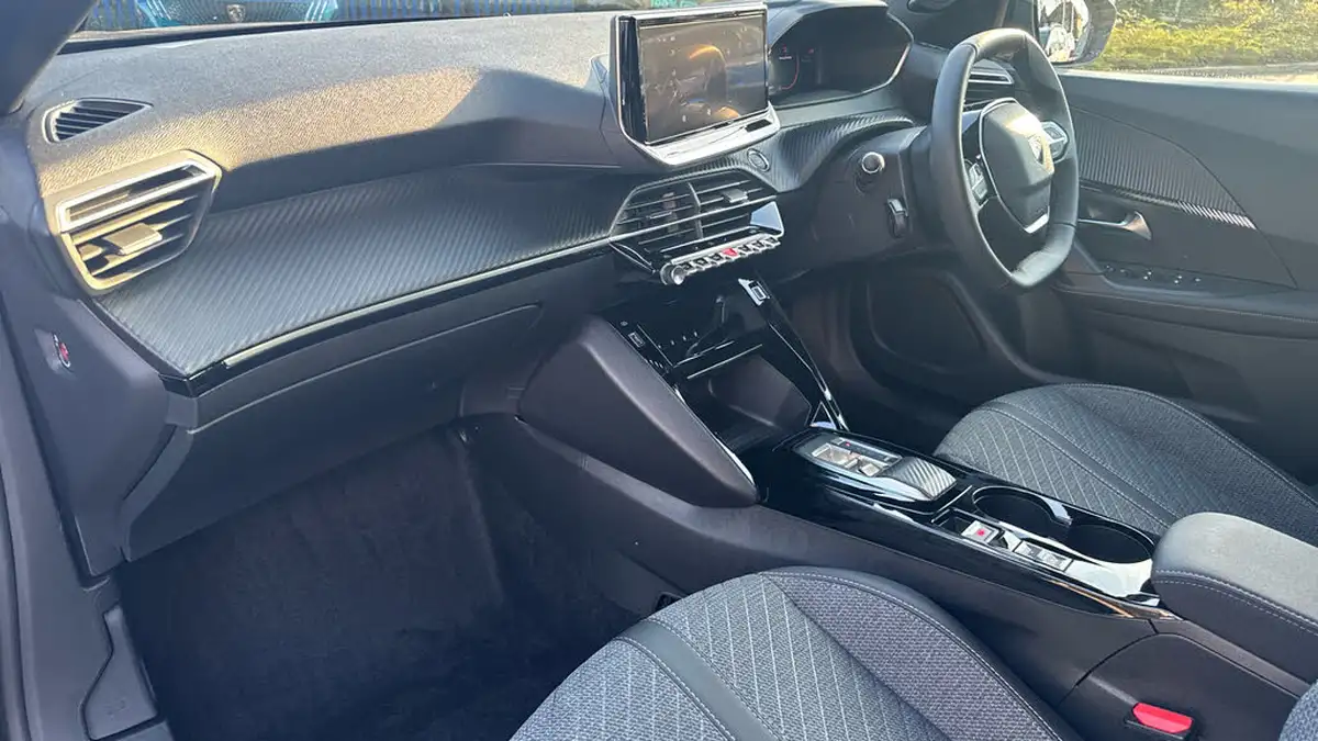 2025-peugeot-2008-suv-e-allure-136ps-50kwh-big-11