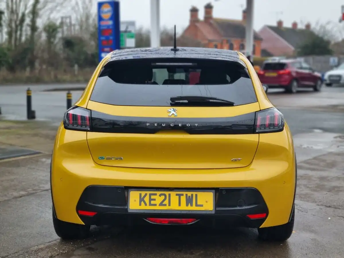 2021-peugeot-208-e-gt-50kwh-big-4