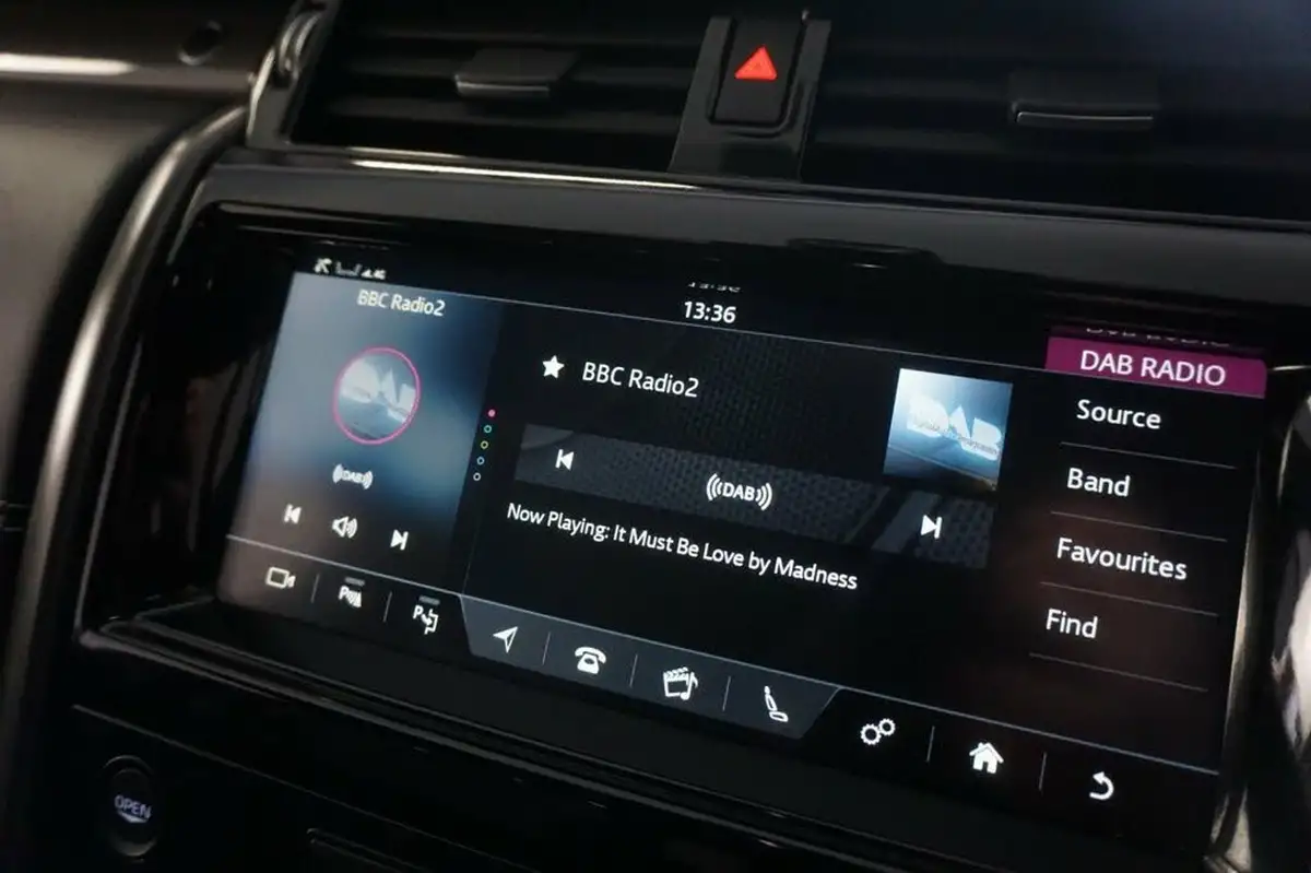 2020-land-rover-discovery-30-sd6-hse-big-34