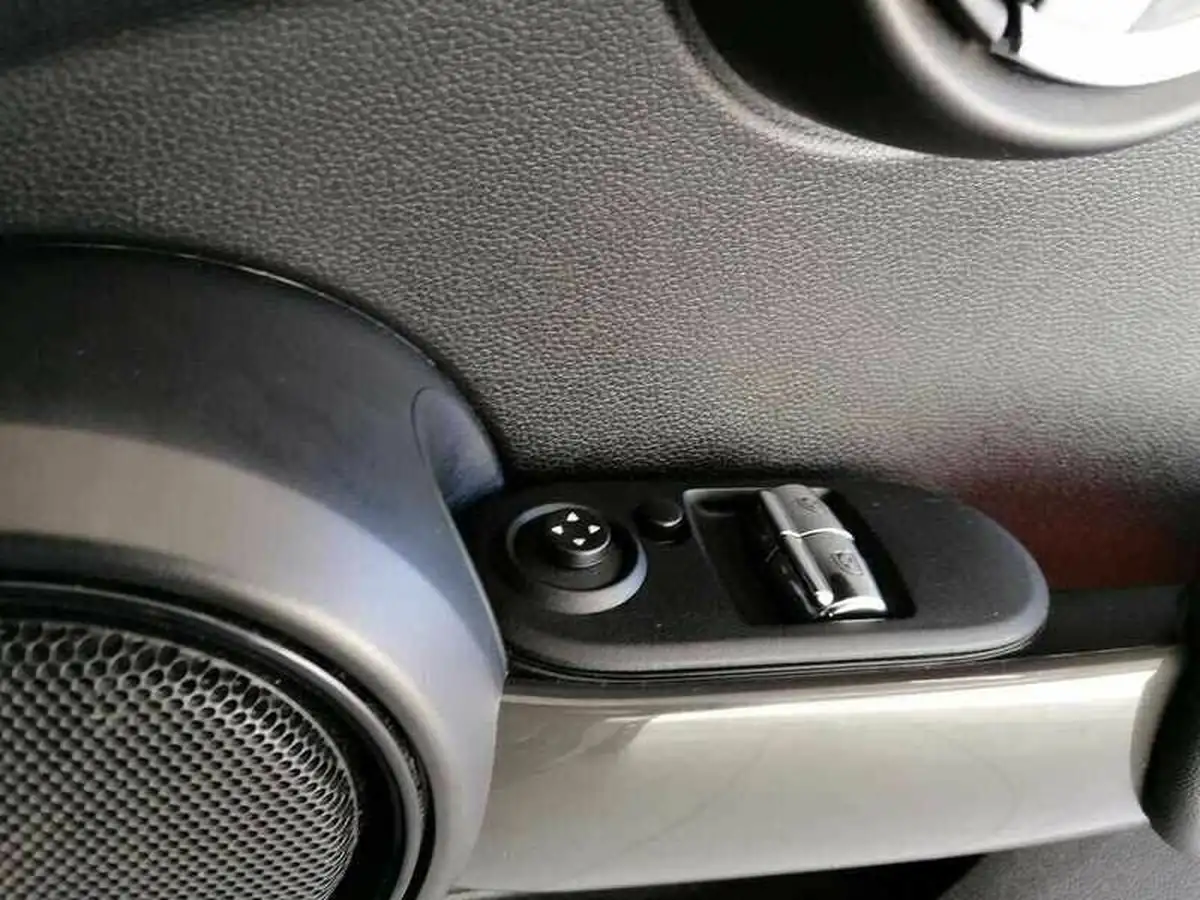 2019-mini-cooper-15-cooper-sport-hatchback-3d-big-26
