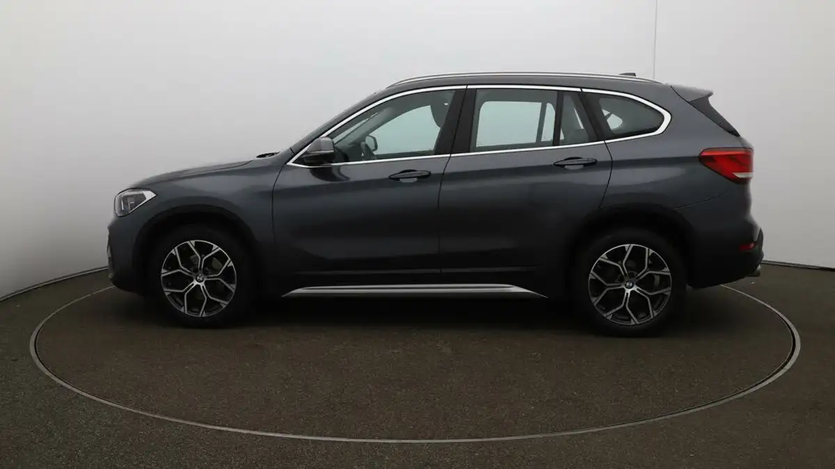 2021-bmw-x1-20td-sdrive18d-xline-big-56