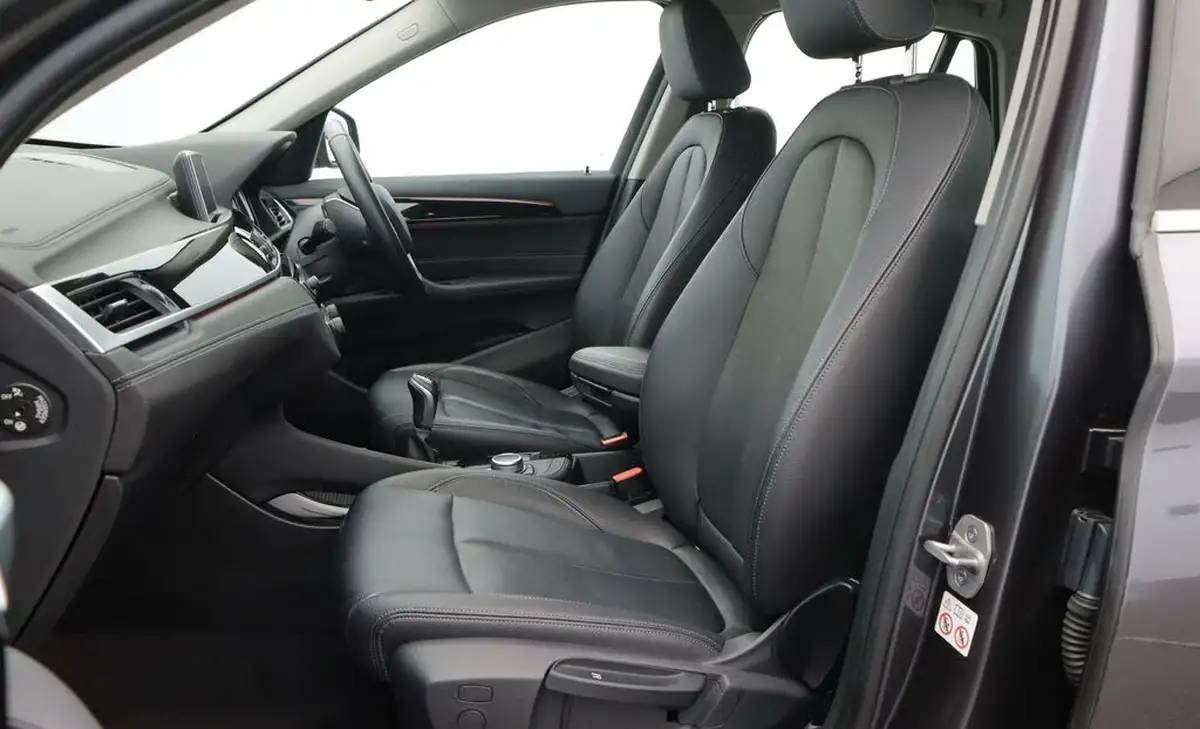 2021-bmw-x1-20td-sdrive18d-xline-big-14