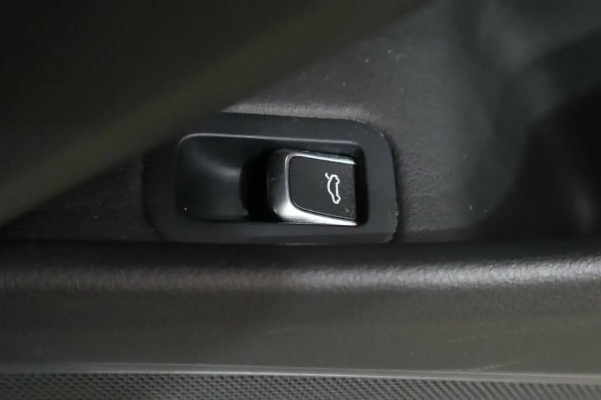 2017-audi-a8-30tdi-quattro-black-edition-big-34