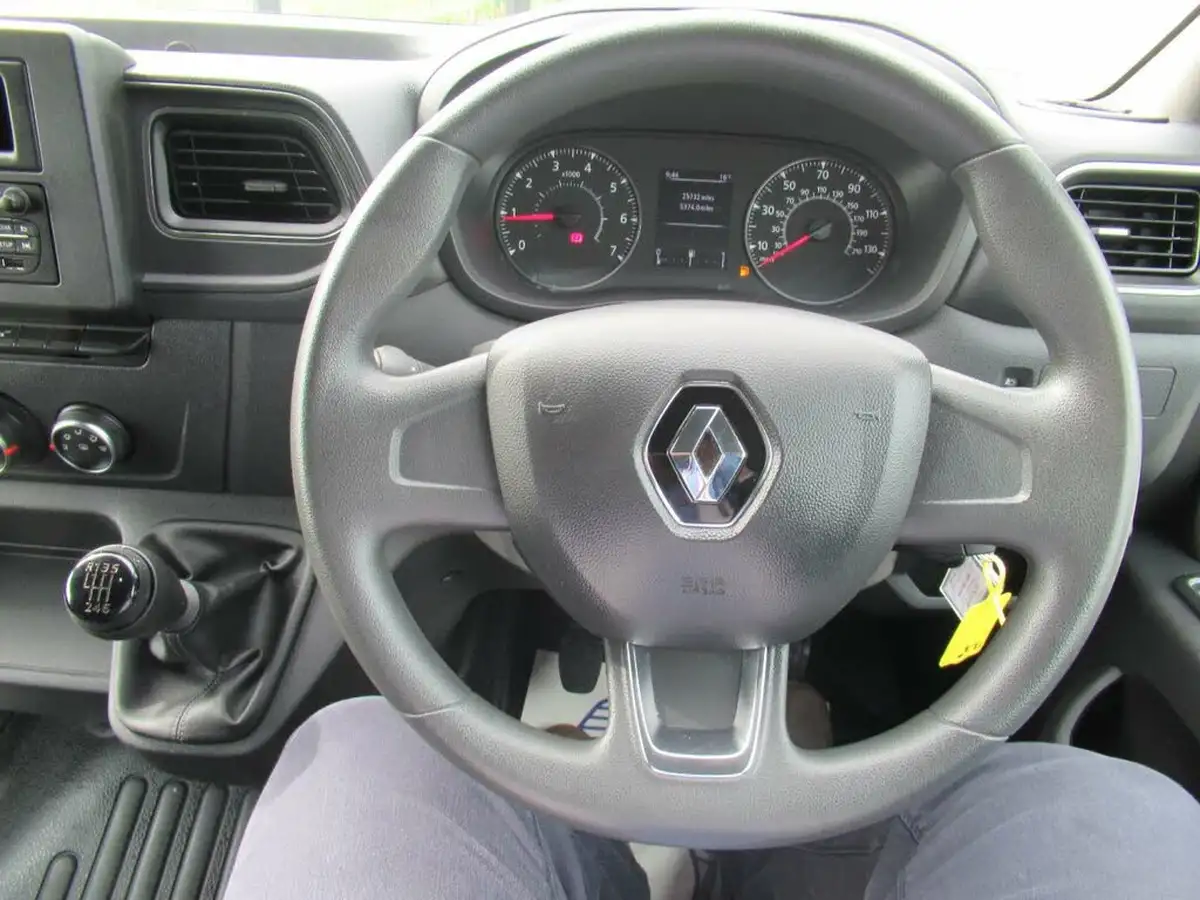 2022-renault-master-23dci-lm35-135-business-panel-big-20