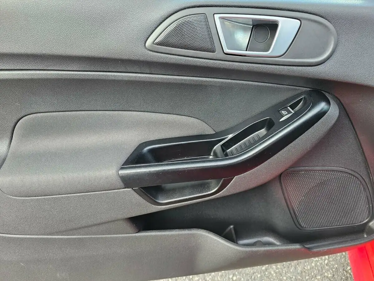 2015-ford-fiesta-16tdci-zetec-s-big-18