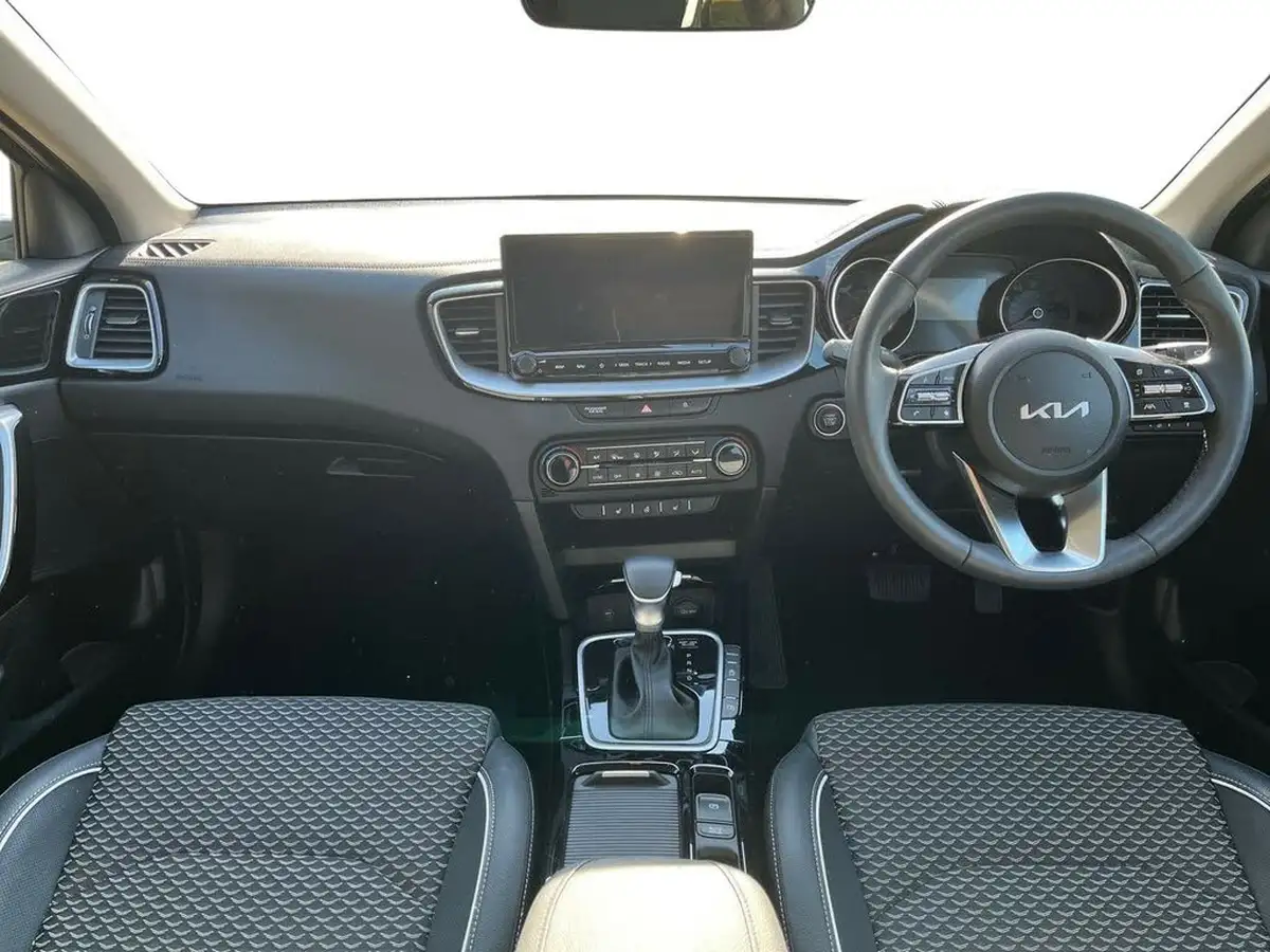 2024-kia-xceed-15-t-gdi-3-dct-big-11