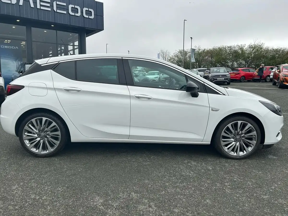 2021-vauxhall-astra-12-turbo-griffin-edition-hatchback-big-6
