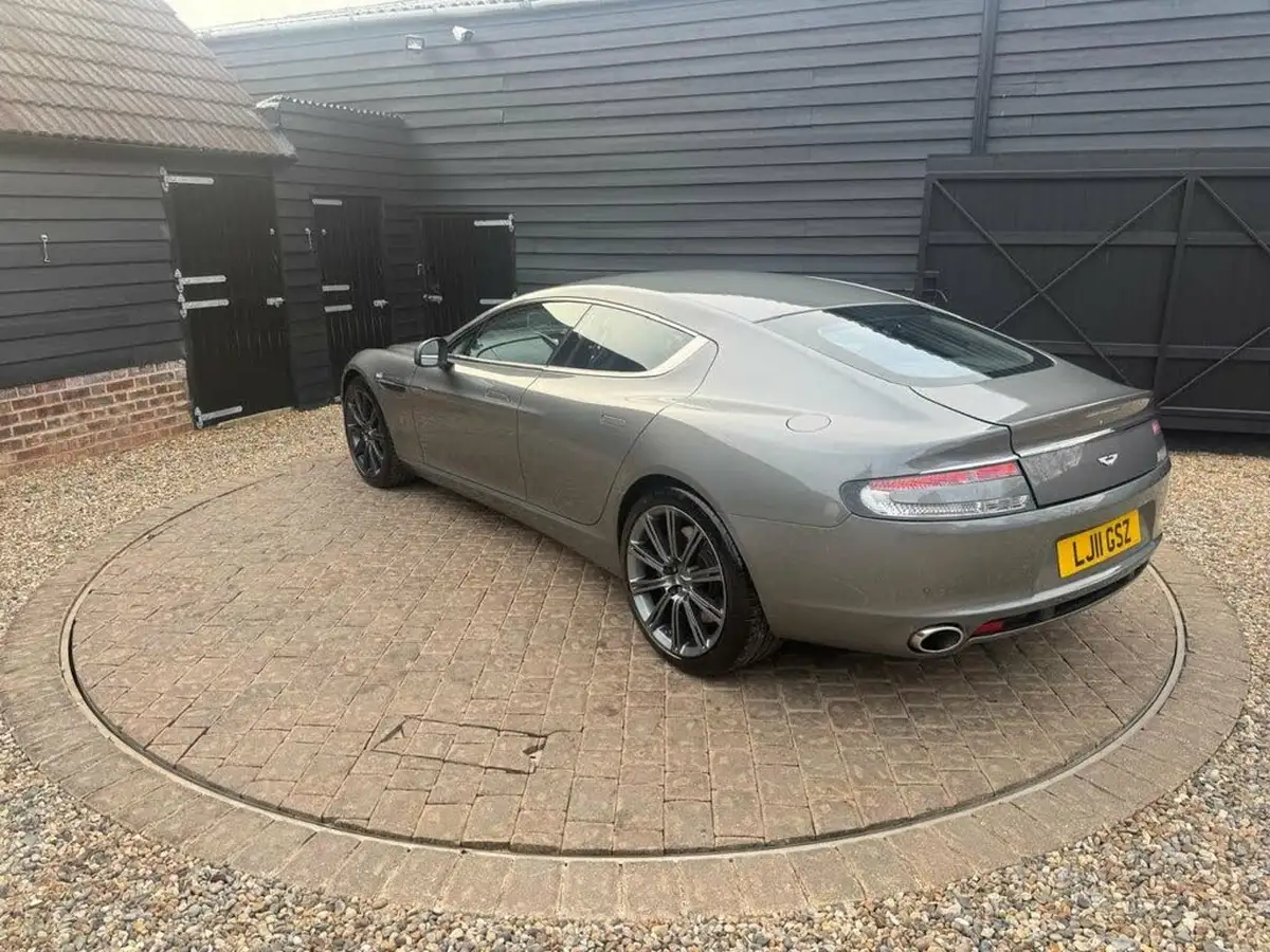 2011-aston-martin-rapide-s-v12-60-big-34