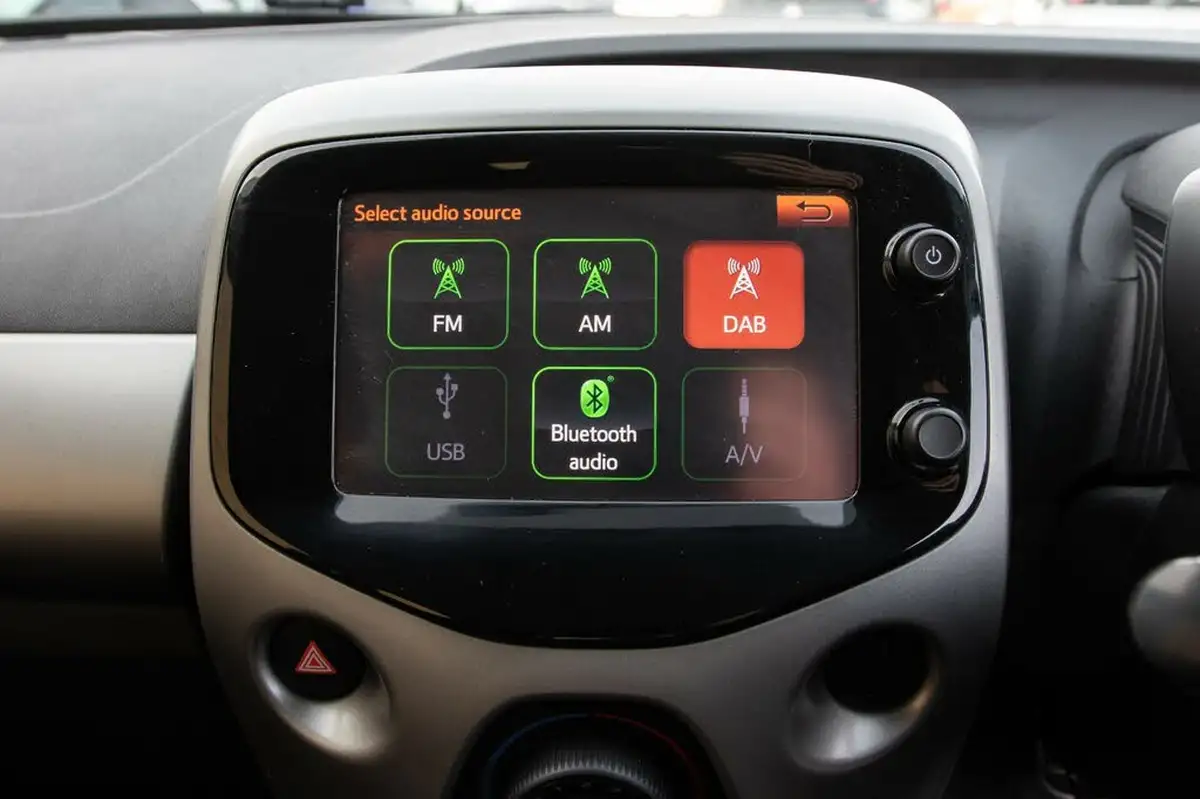 2016-citroen-c1-12-puretech-feel-81ps-5d-big-22