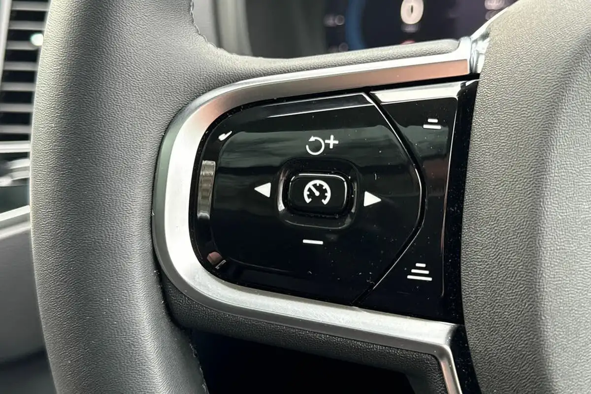 2024-volvo-xc90-20-b5-plus-big-10