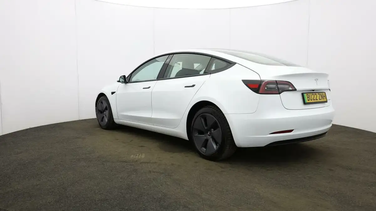 2022-tesla-model-3-e-long-range-big-46