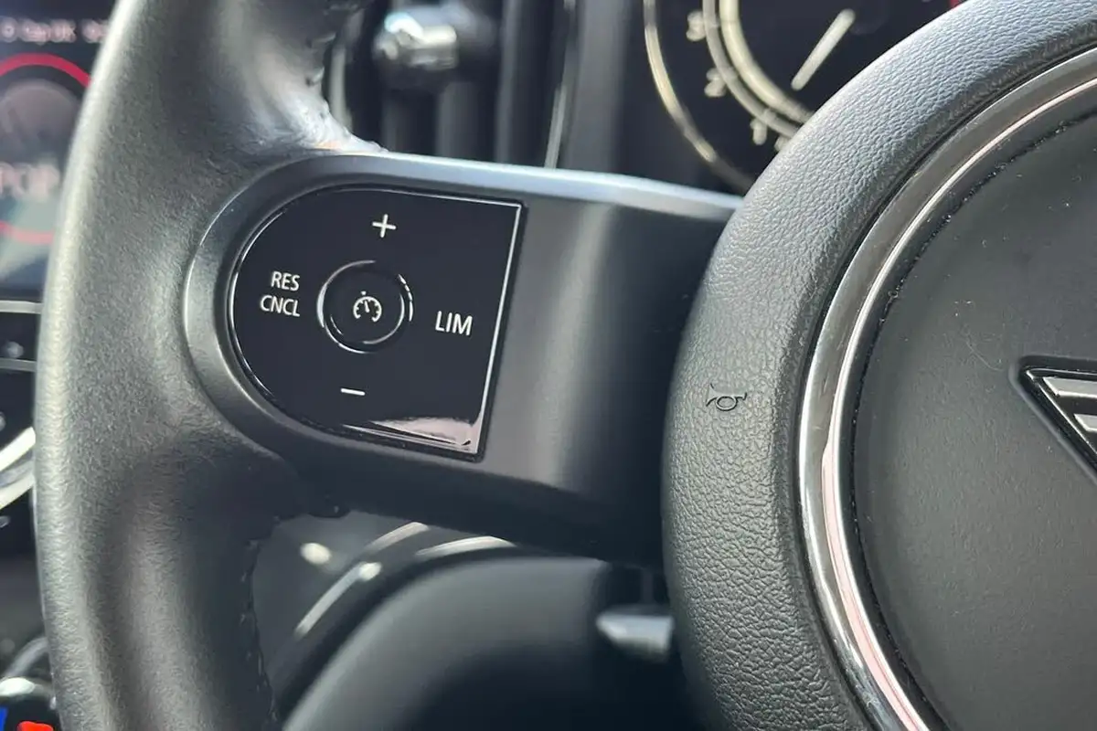 2021-mini-countryman-15-cooper-classic-auto-big-30