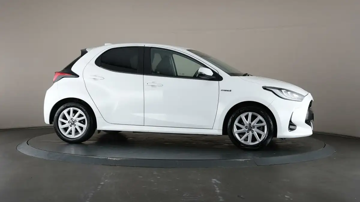 2021-toyota-yaris-15-vvt-i-design-big-55