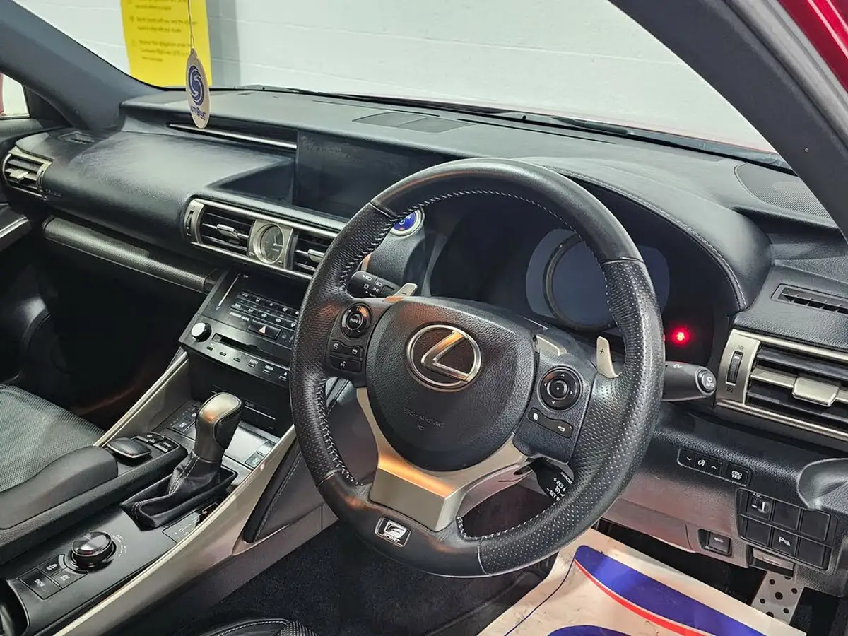 2014-lexus-is-300h-25-f-sport-big-11