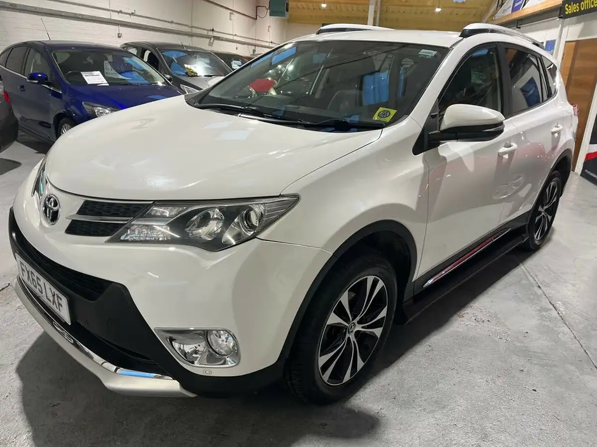 2015-toyota-rav4-20td-invincible-2wd-big-0