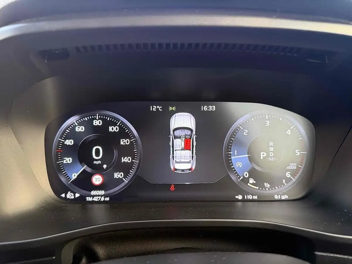 2018-volvo-xc40-20td-d3-r-design-awd-geartronic-big-36