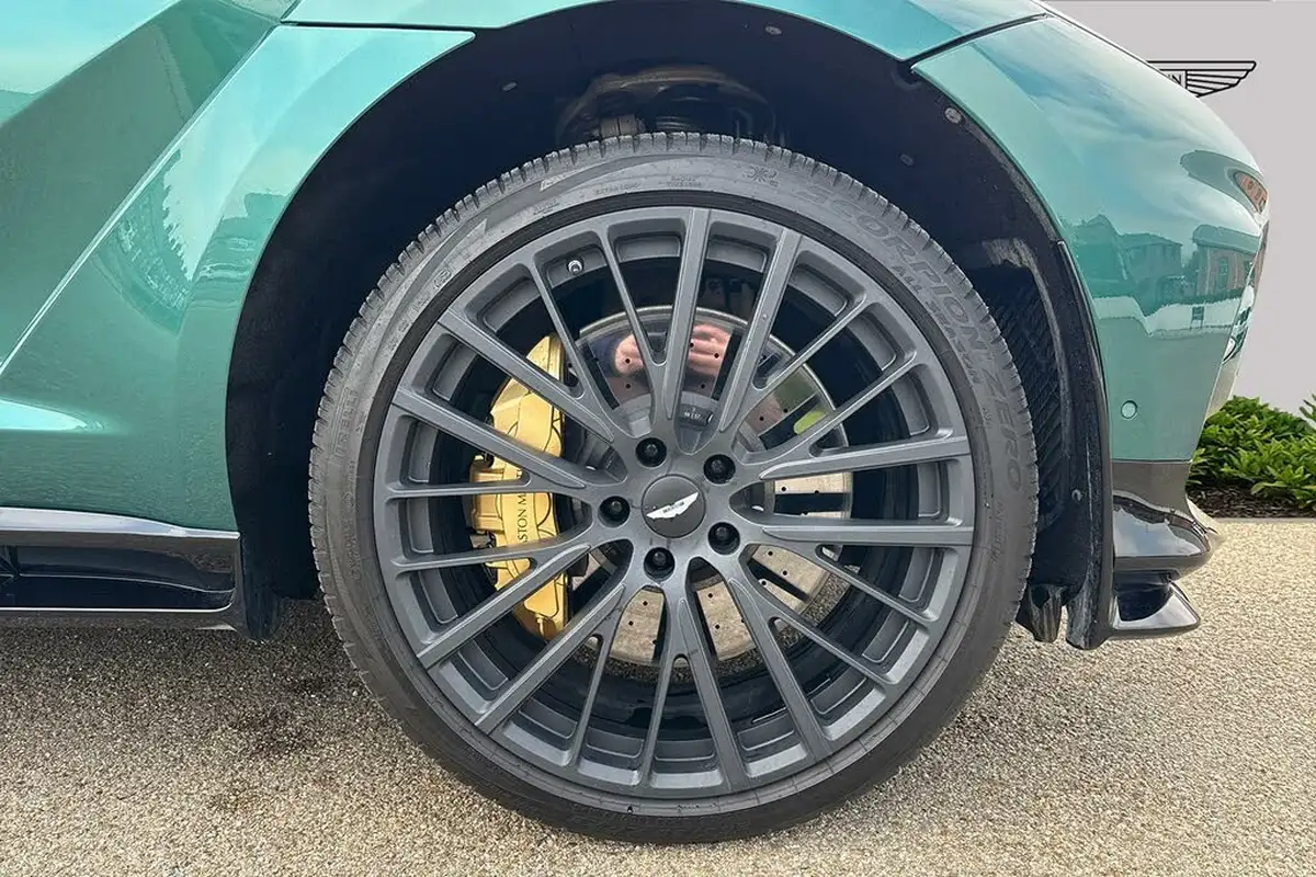 2023-aston-martin-dbx-40-v8-big-3